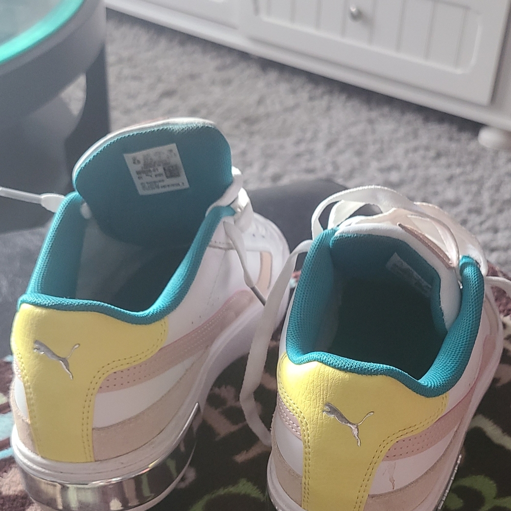 Puma Women White Sneakers - Picture 6 of 6